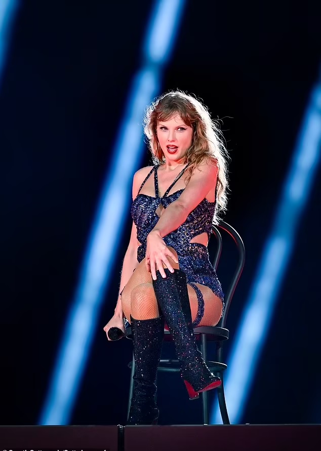 Taylor Swift hot Chair Performance