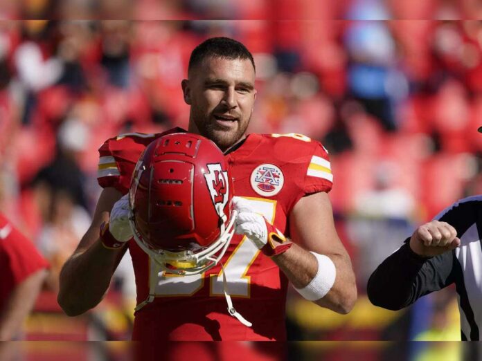 Travis Kelce with ball