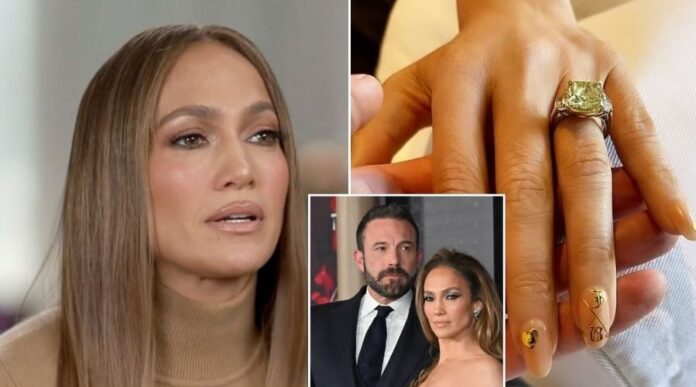 Jennifer Lopez with her engagement ring