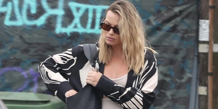 Margot Robbie Baby Bump