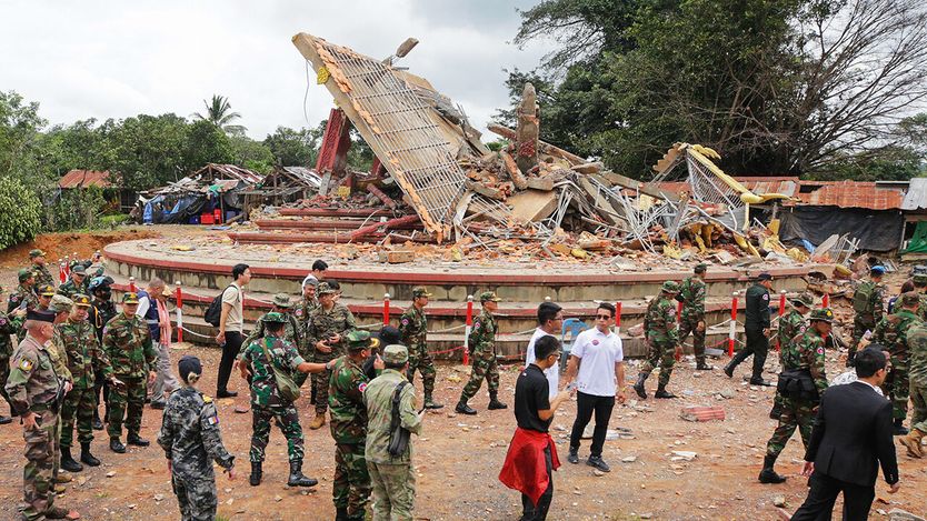 BREAKING: Donald Trump’s FIFA Peace Prize Goes MISSING From the White House — just as Thailand Launches a Major Strike on Cambodia and Trump’s Long-Hidden Peace Agreement Starts to Unravel