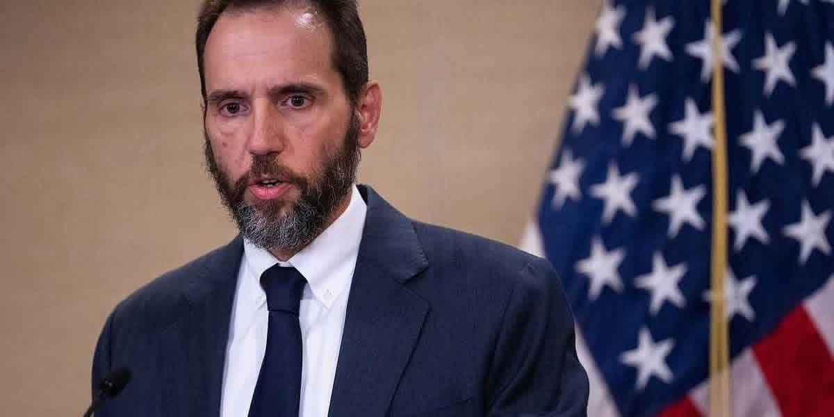 Trump Turns Pale as Jack Smith Releases 25 Unredacted Files During Zelensky Meeting — The Reaction No One Expected