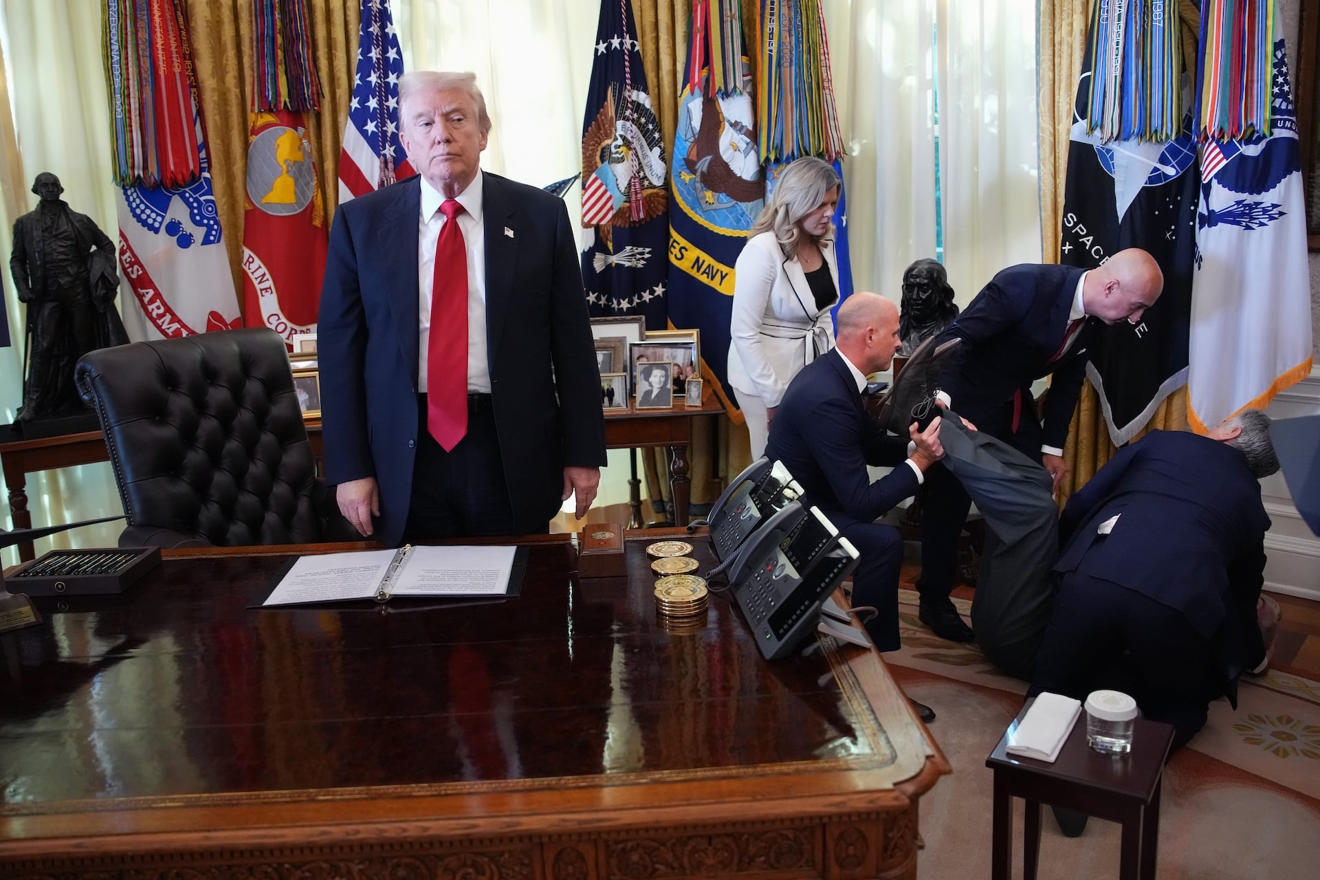 ‘I Almost Died — It Was That Intense…’ Man Standing Behind Trump During a White House Oval Office Press Event Breaks His Silence on the Terrifying Moment, Alleges Trump Soiled Himself During the Conference, Describes Bizarre Diaper-Related Movements, and Reveals Why He Couldn’t Speak Until Now