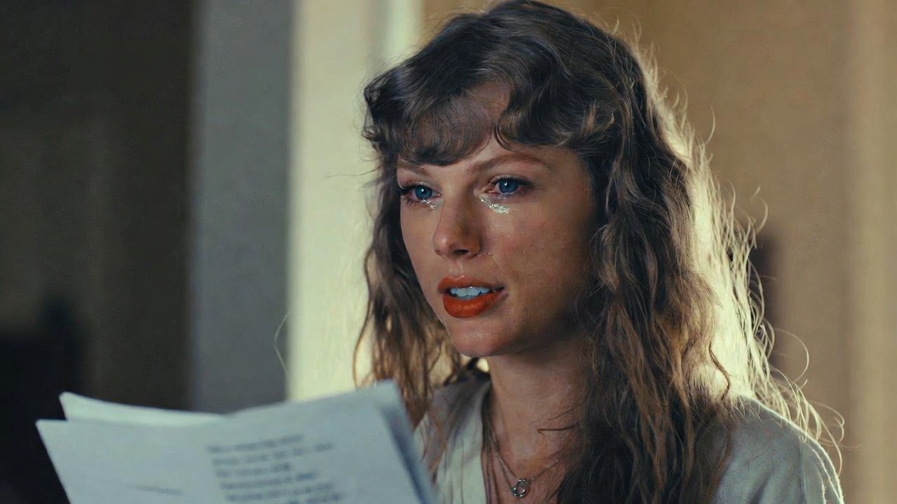 Swifties and NFL Fans HEARTBROKEN After Taylor Swift Makes a DEVASTATING Announcement Weeks Before Her Wedding to Fiancé Travis Kelce - Revealing the Wedding Is CANCELLED, but What Truly Shattered Fans Was When She Said, “I Don’t Have Much Time Left Now…”