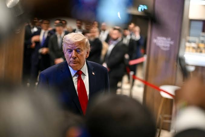 BREAKING: “He pooped his pants again” — Davos evacuated after an unusual smell and coughing incident following Trump’s NATO talks, raising questions about the real reason Trump’s plane turned around while en route to Davos. Officials claimed the issue was due to electrical problems, but critics are now casting doubt on that explanation.