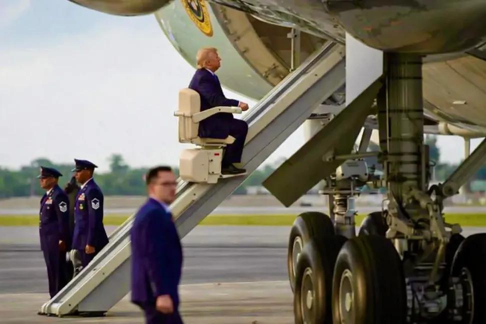 Trump Installs an Escalator on Air Force One, Claims He’s the First President Ever to Use This “Advanced Technology”