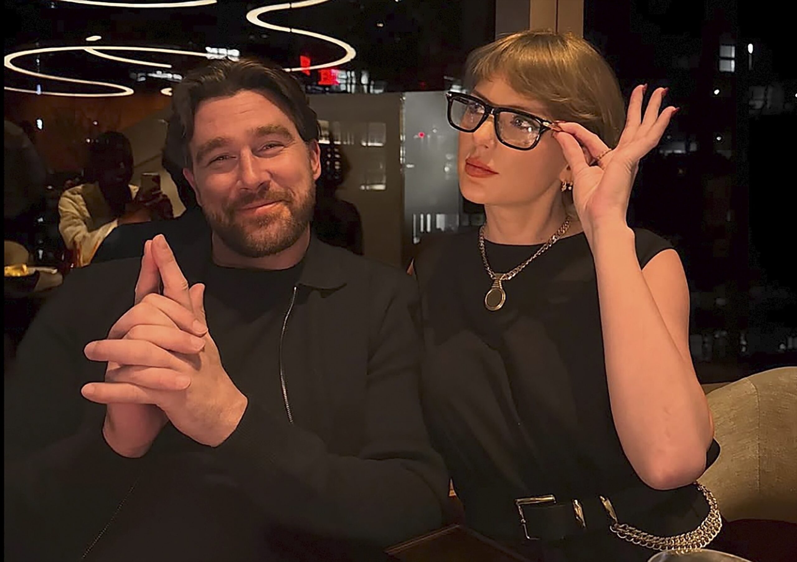 Travis Kelce and Taylor Swift Turn Heads After Appearing at NFL Honors, and Fans Can’t Stop Talking About Taylor’s Unusually Elegant Silver Mini Dress… See Photos