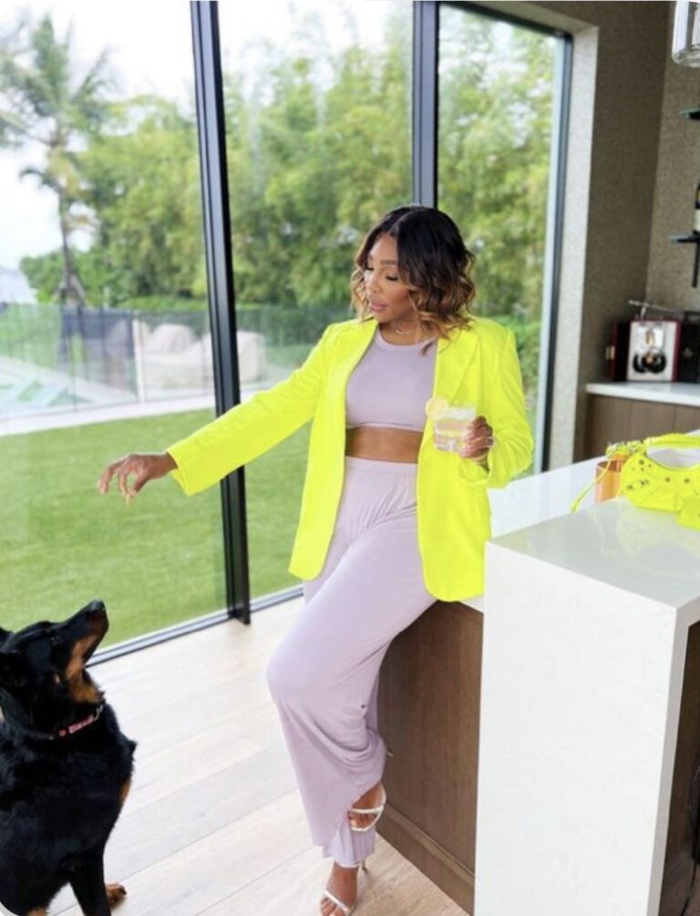 Serena Williams preparing a delicious meal for the family including her dog.